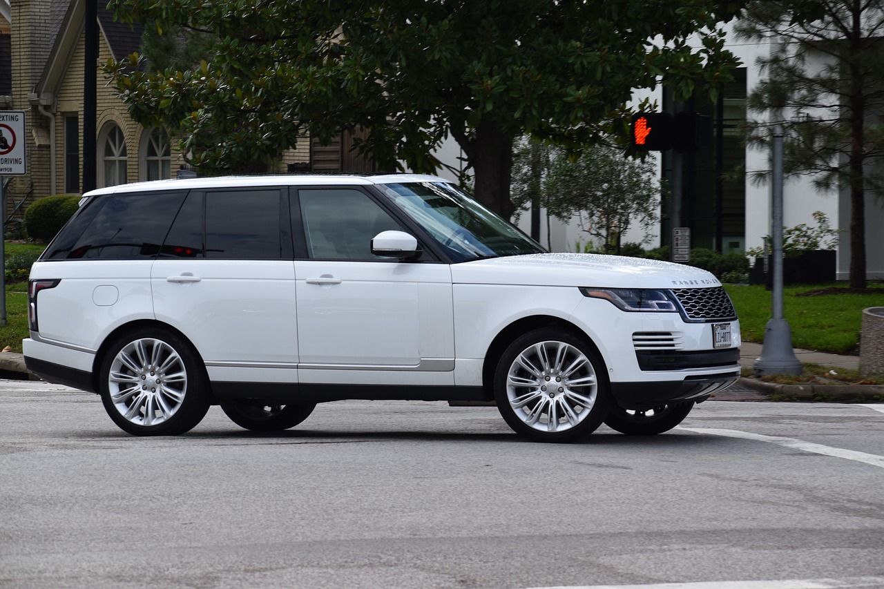 white Range Rover